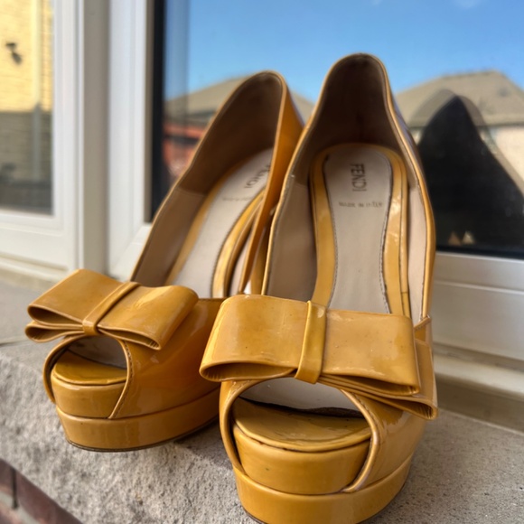 Fendi Open Toe, Bow Platform Pump; Size 36.5 (6.5) - Picture 13 of 14